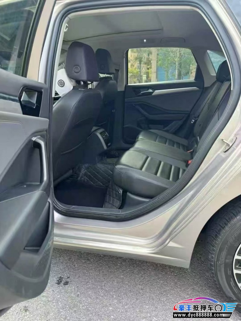 20年大众速腾轿车抵押车出售