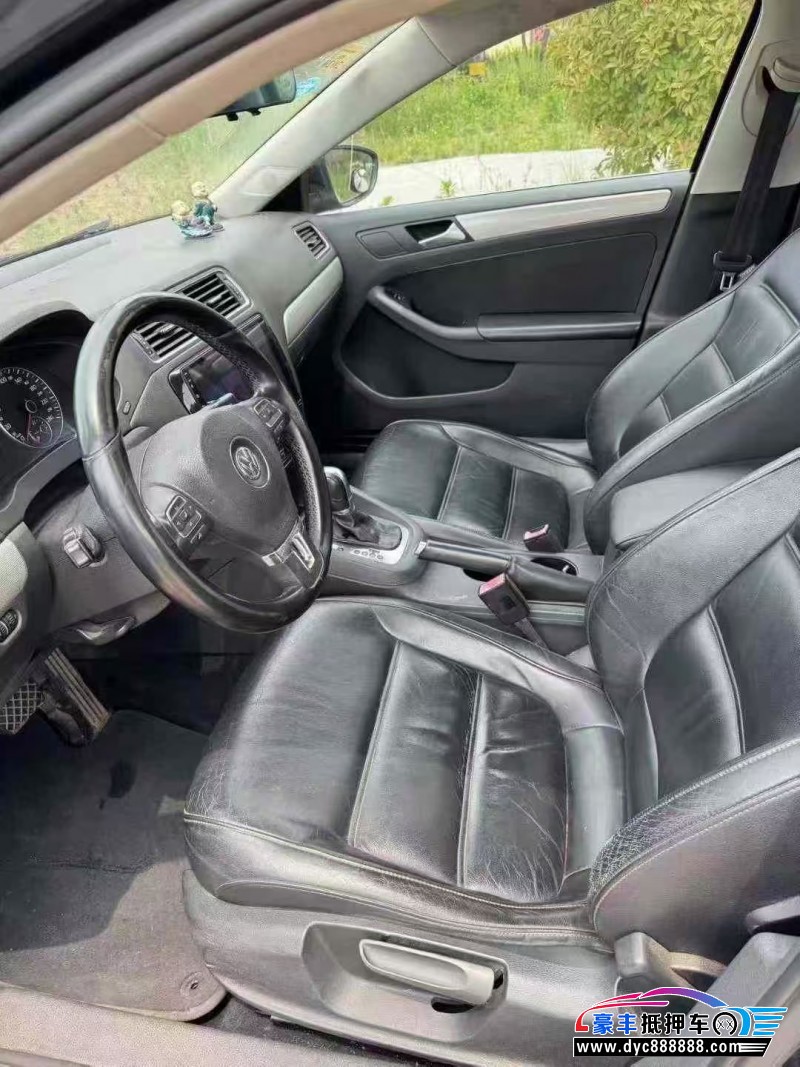 13年大众速腾轿车抵押车出售