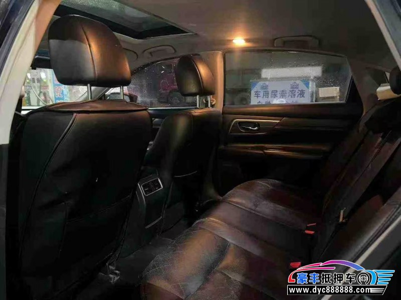 15年日产天籁轿车抵押车出售