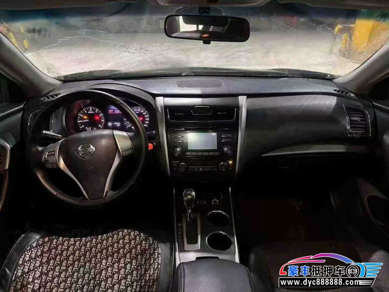 15年日产天籁轿车抵押车出售