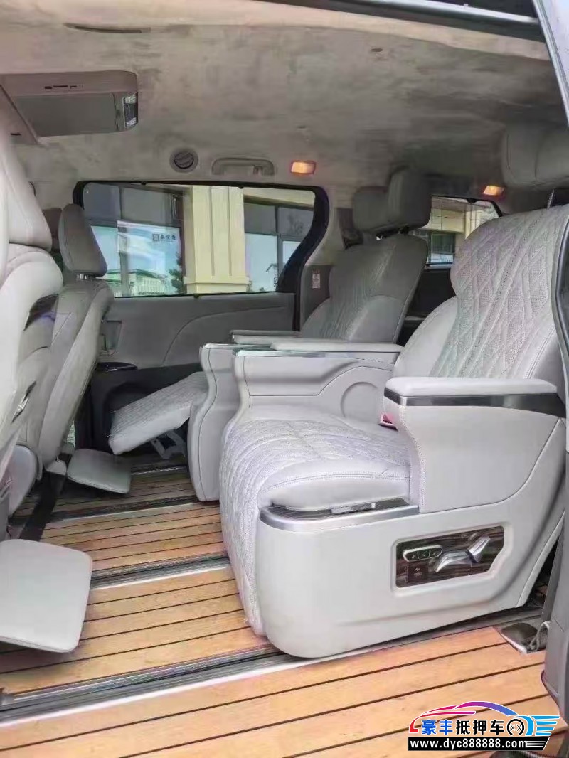 16年丰田塞纳轿车抵押车出售