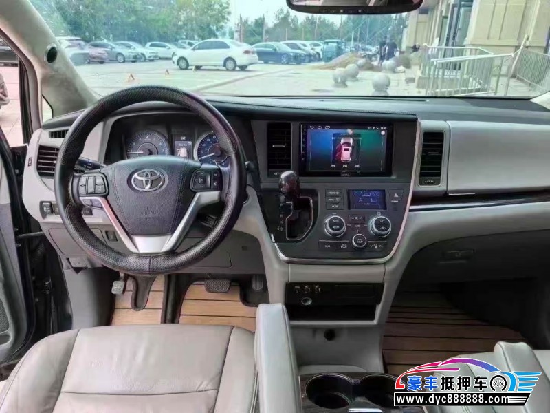 16年丰田塞纳轿车抵押车出售