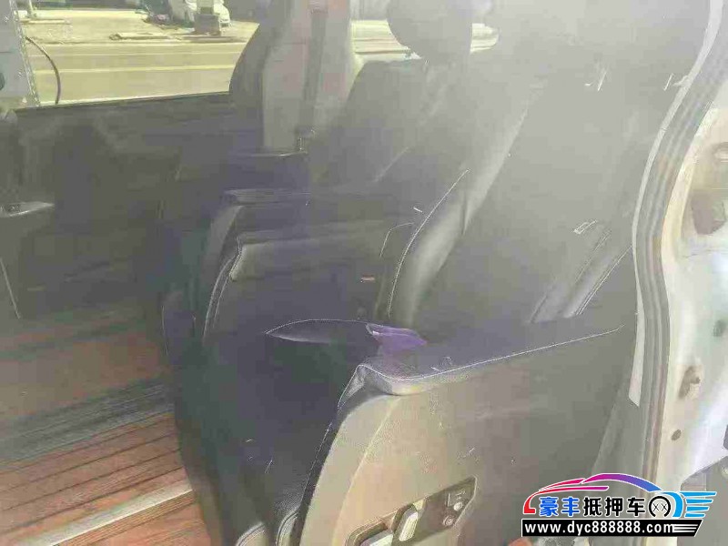 16年丰田塞纳轿车抵押车出售