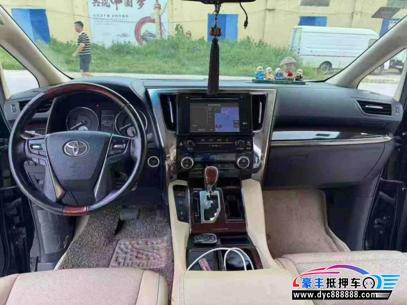 18年丰田埃尔法轿车抵押车出售