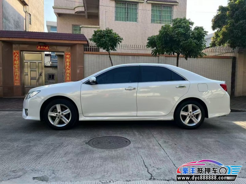 12年丰田凯美瑞轿车抵押车出售