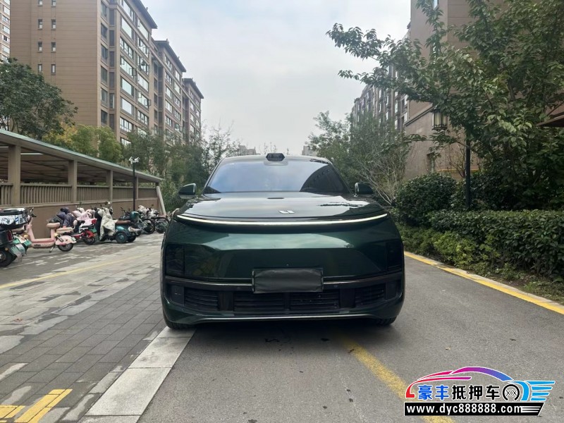 抵押车出售23年理想L9轿车