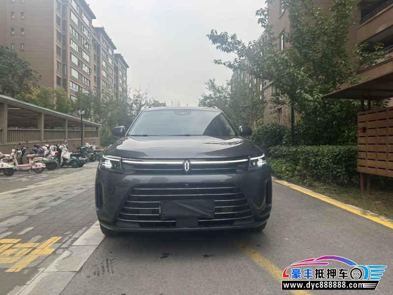 23年华为问界轿车