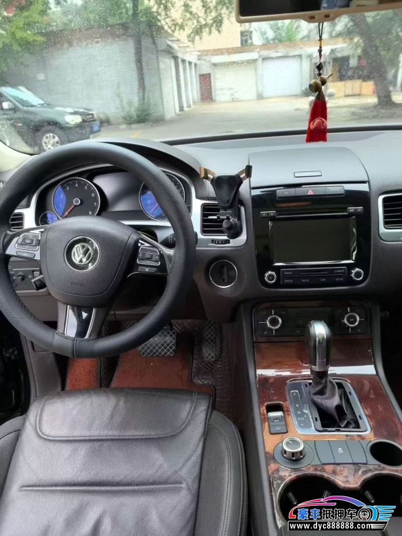 12年大众途锐轿车抵押车出售