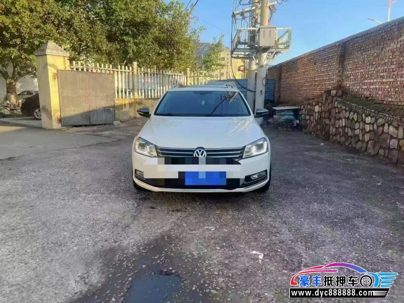 12年大众迈腾轿车抵押车出售