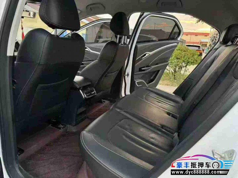 23年哪吒U轿车抵押车出售