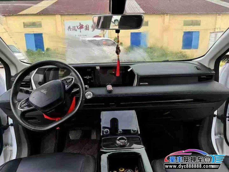 23年哪吒U轿车抵押车出售