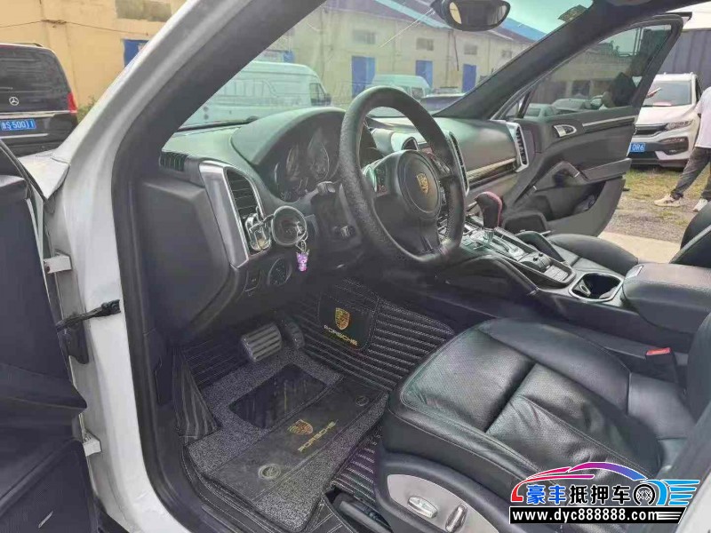 14年保时捷卡宴轿车抵押车出售