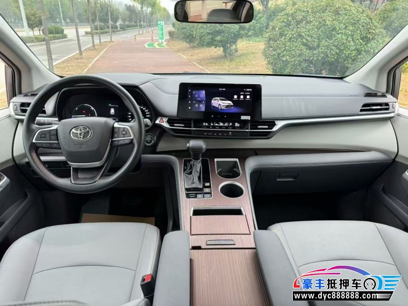 25年丰田格瑞维亚轿车抵押车出售