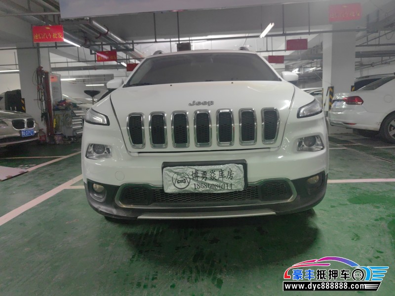 17年Jeep自由光轿车抵押车出售