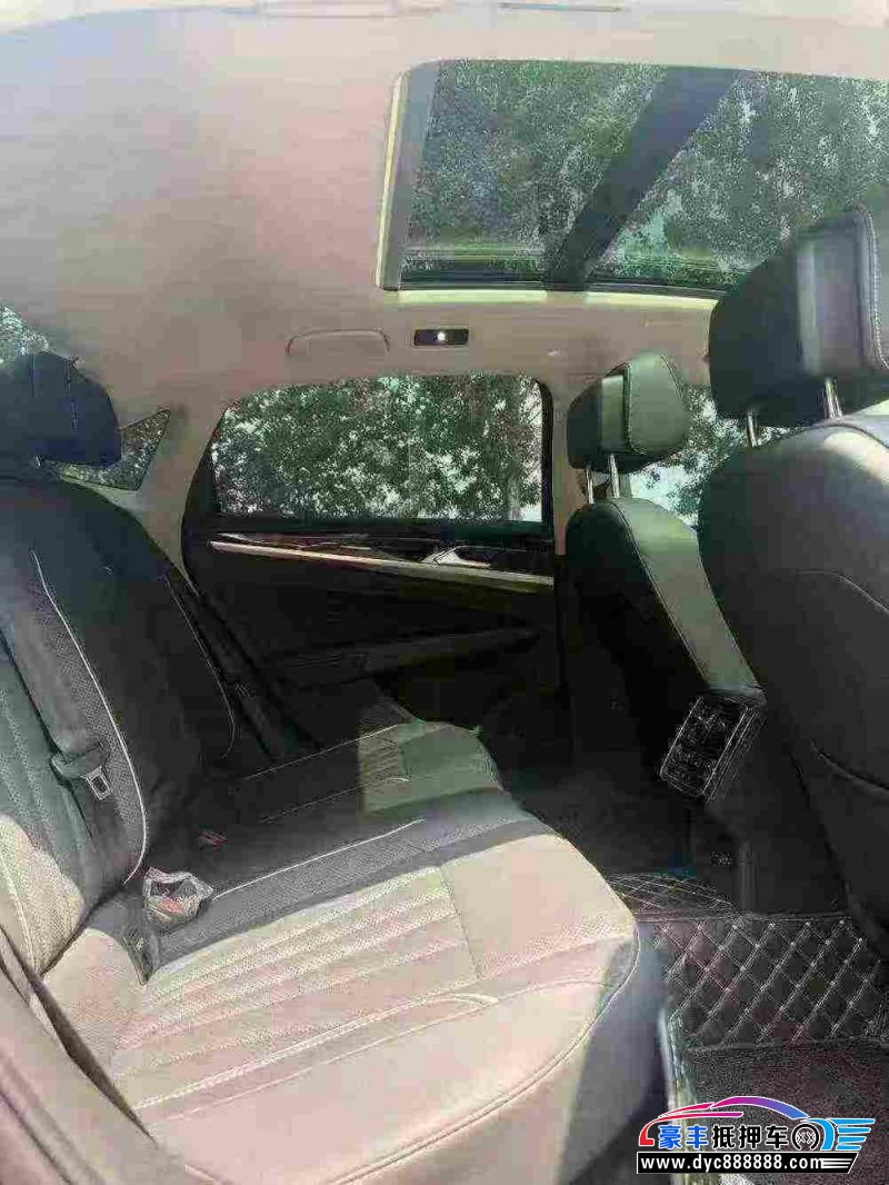 25年大众迈腾轿车抵押车出售