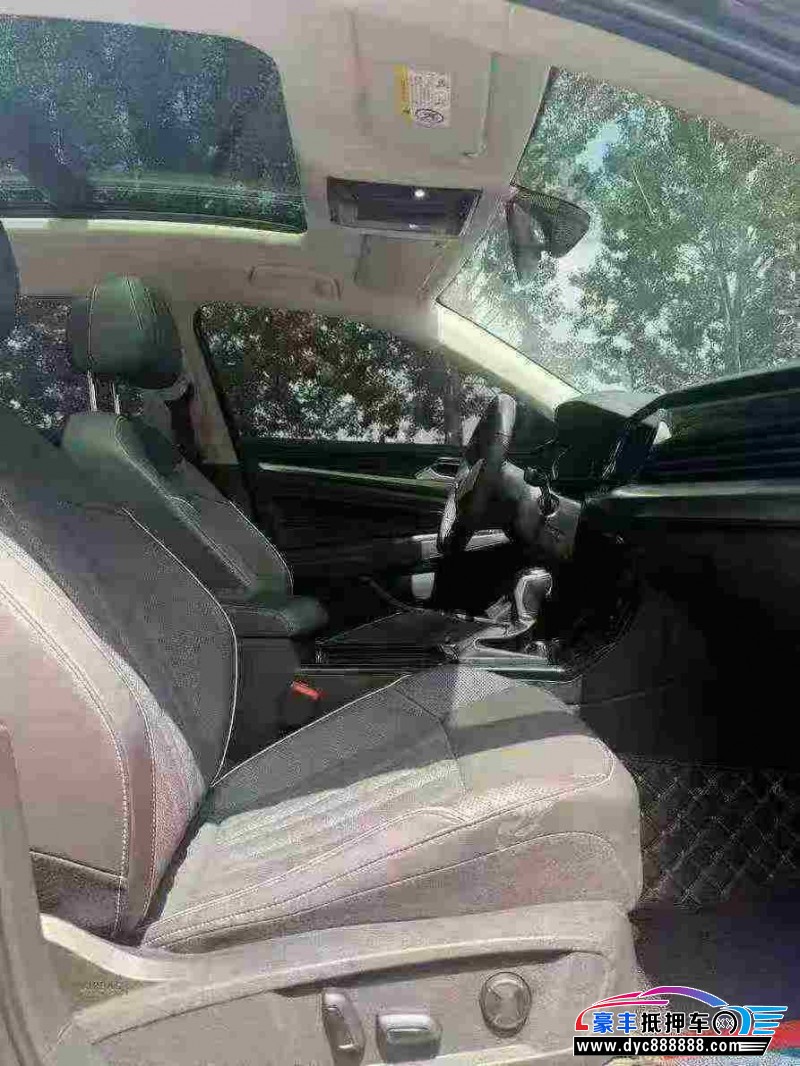 25年大众迈腾轿车抵押车出售