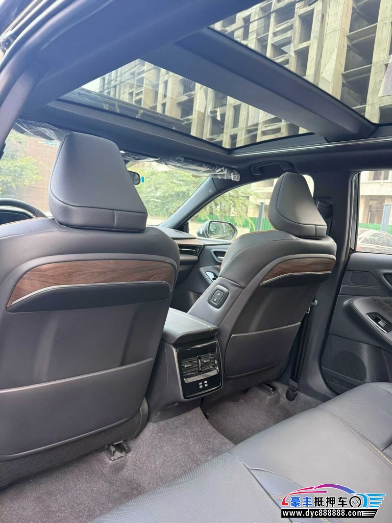 25年丰田亚洲龙轿车抵押车出售