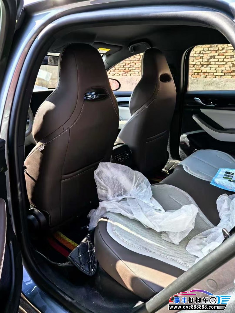 25年比亚迪秦轿车抵押车出售