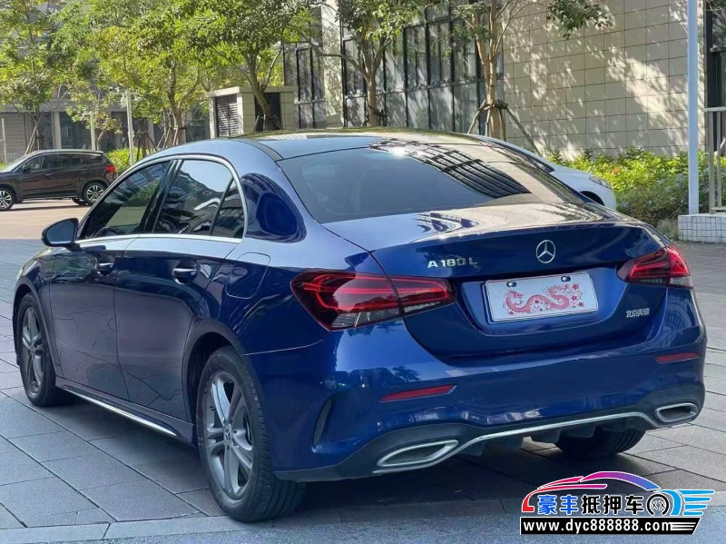 23年奔驰A轿车抵押车出售