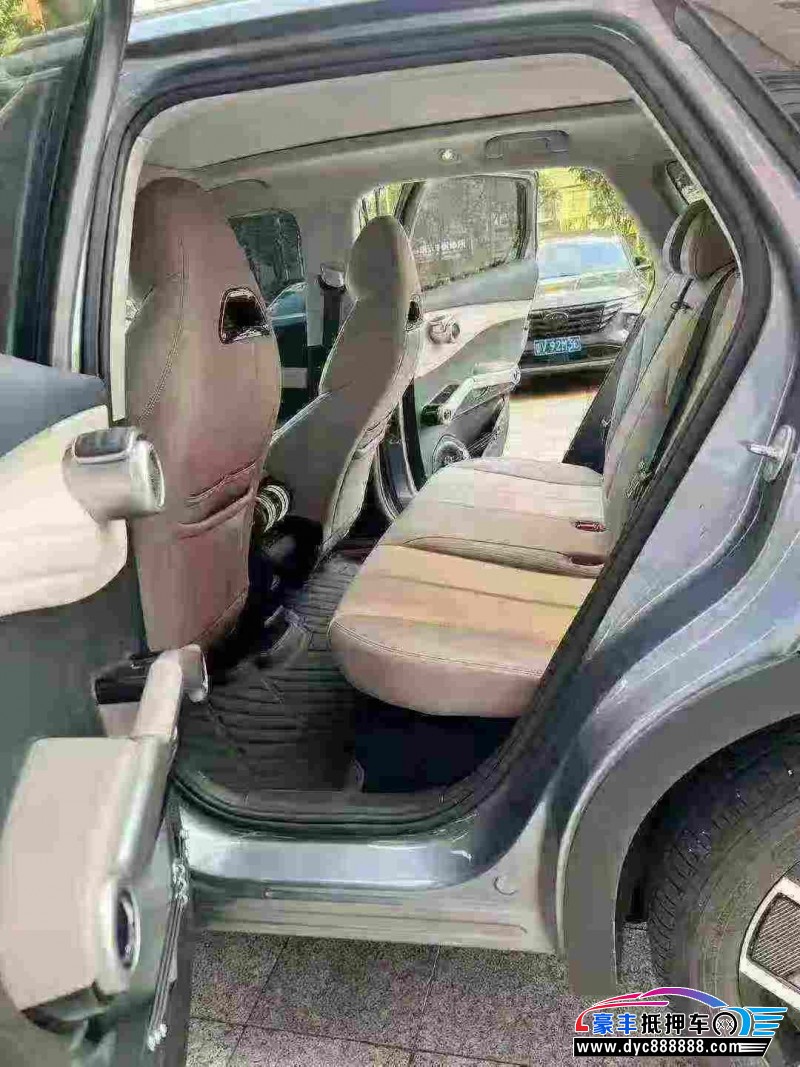 24年比亚迪元轿车抵押车出售