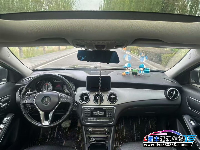 16年奔驰GLA轿车抵押车出售