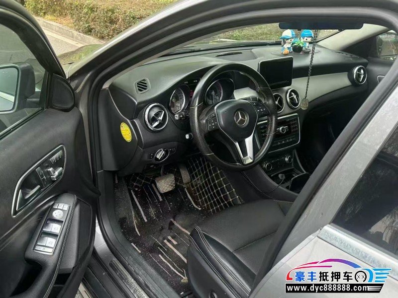 16年奔驰GLA轿车抵押车出售