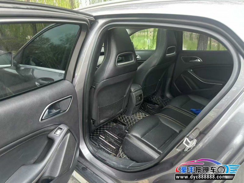 16年奔驰GLA轿车抵押车出售