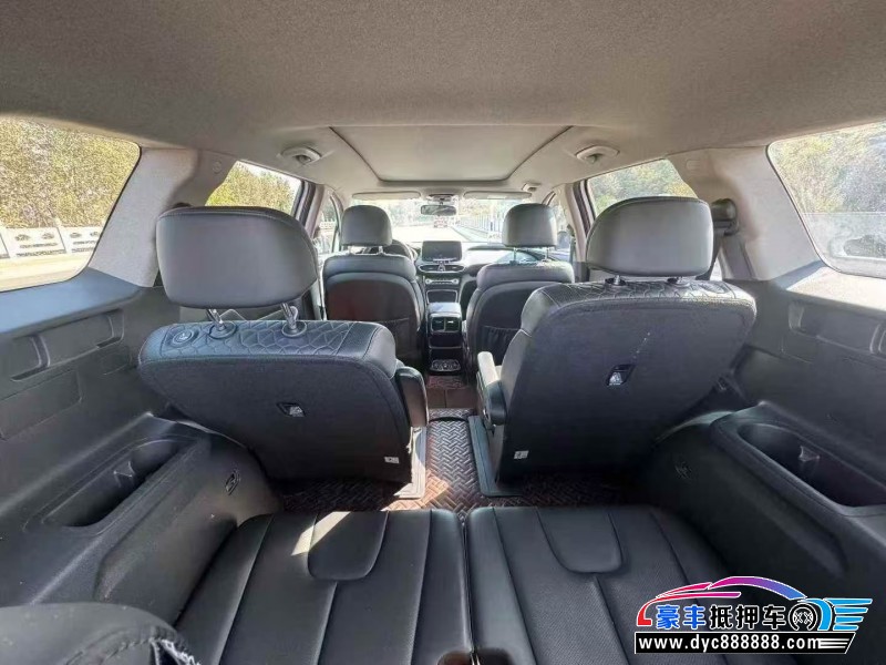 19年现代全新胜达轿车抵押车出售