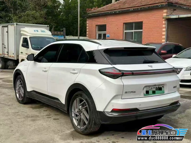 23年哪吒U轿车抵押车出售