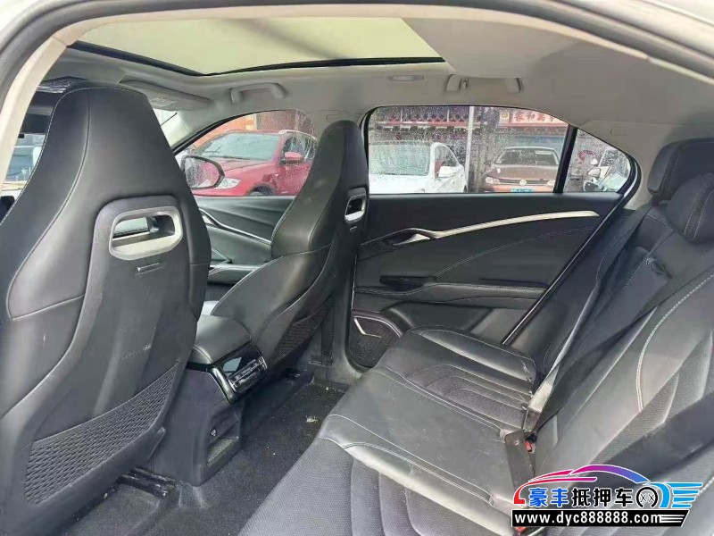 23年哪吒U轿车抵押车出售