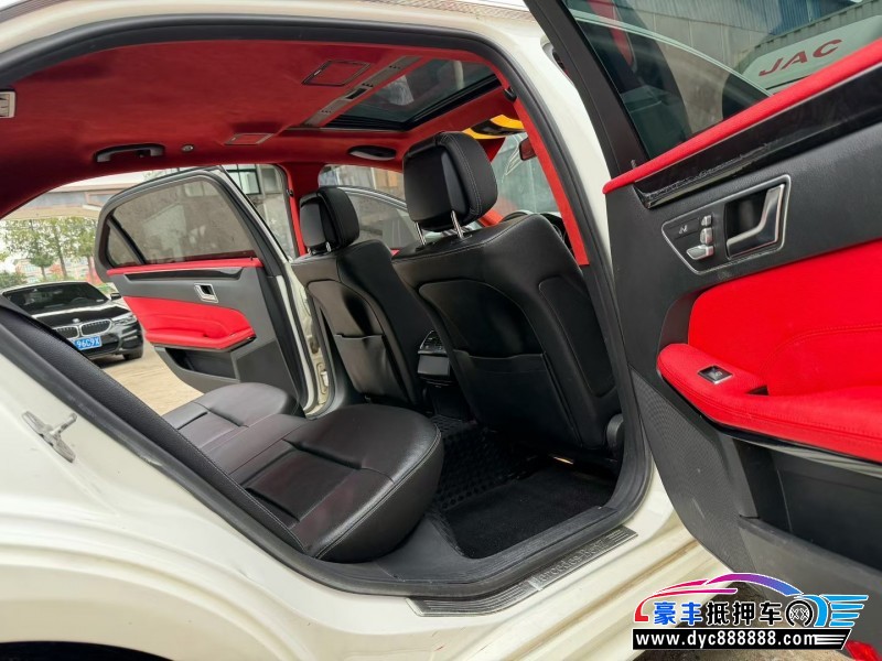 14年奔驰E轿车抵押车出售