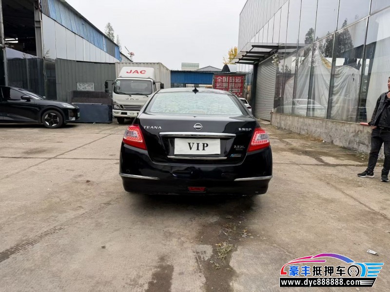 11年日产天籁轿车抵押车出售