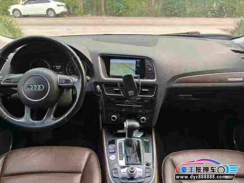 17年奥迪Q5轿车抵押车出售