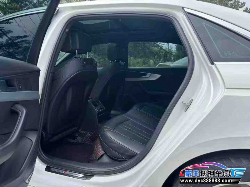 22年奥迪A4L轿车抵押车出售