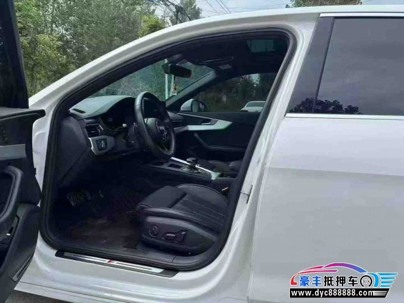 22年奥迪A4L轿车抵押车出售