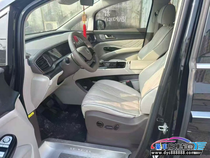 23年腾势D9MPV抵押车出售