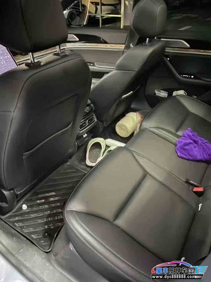 23年哪吒S轿车抵押车出售