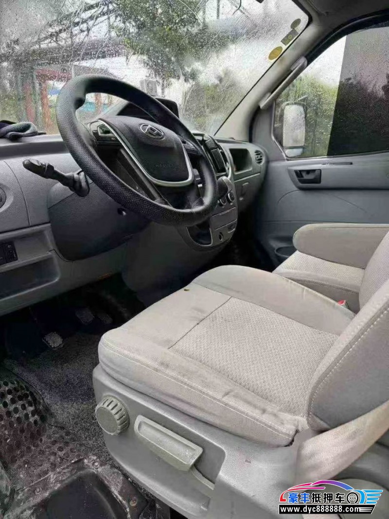 21年上汽大通V80轿车抵押车出售