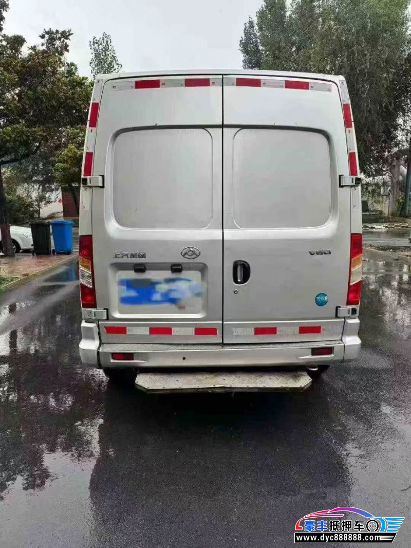 21年上汽大通V80轿车抵押车出售