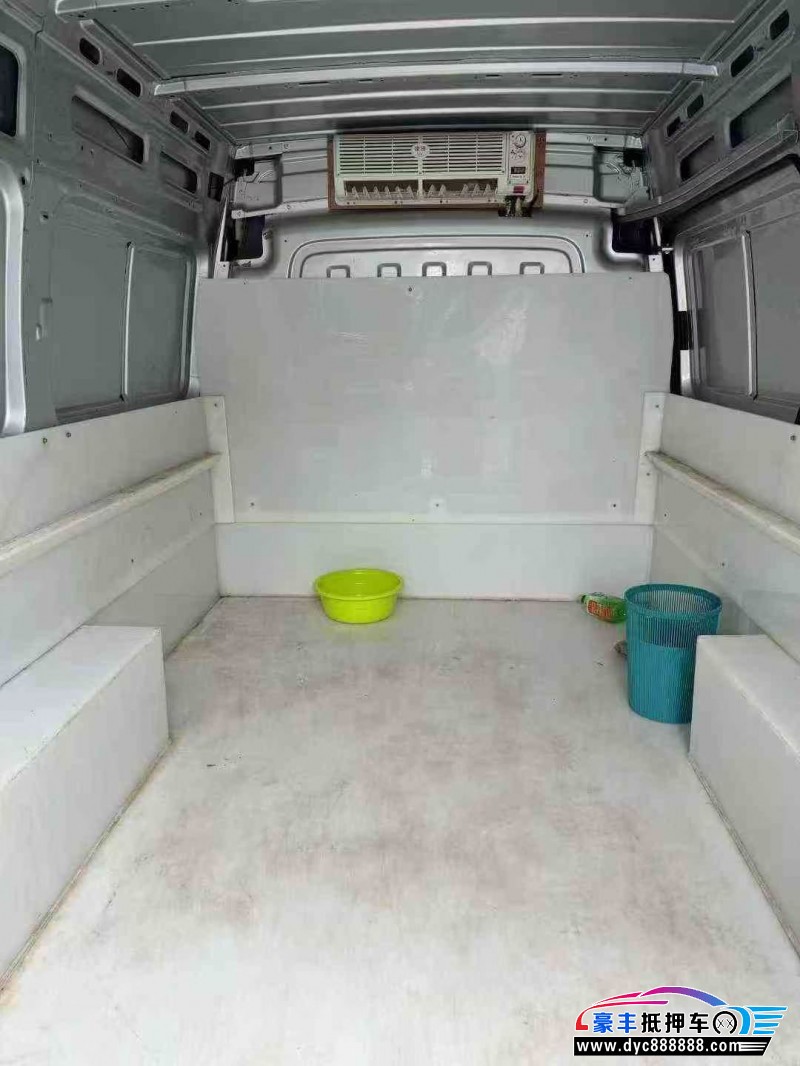 21年上汽大通V80轿车抵押车出售