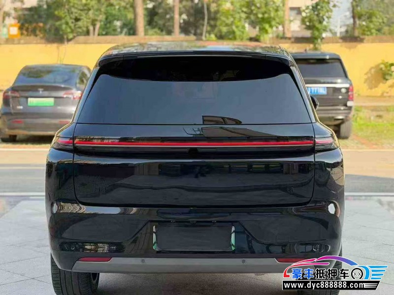 25年理想L8轿车抵押车出售