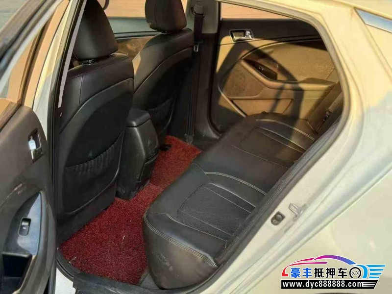 13年起亚K5轿车抵押车出售