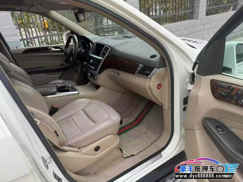 12年奔驰ML轿车抵押车出售