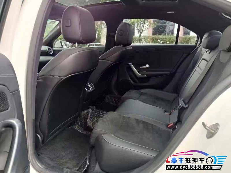 20年奔驰A轿车抵押车出售