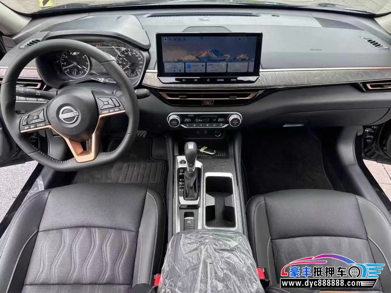 25年日产天籁轿车抵押车出售