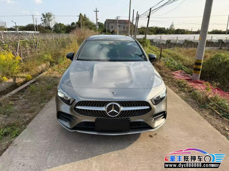 22年奔驰A轿车抵押车出售