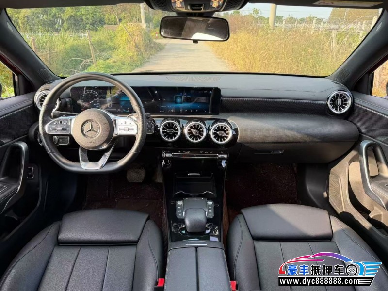 22年奔驰A轿车抵押车出售