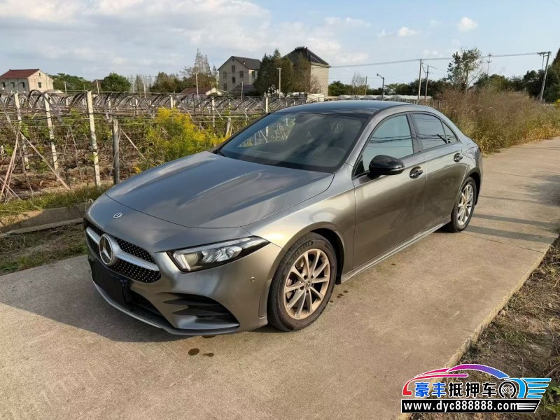 22年奔驰A轿车抵押车出售