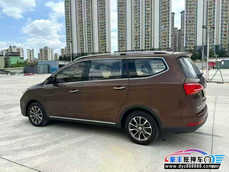 18年宝骏730轿车抵押车出售