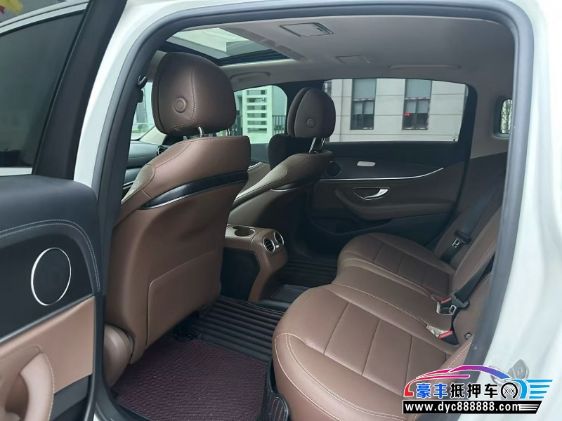 19年奔驰E轿车抵押车出售